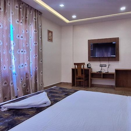 New Sun International & Banquet Hall Джамшедпур Экстерьер фото